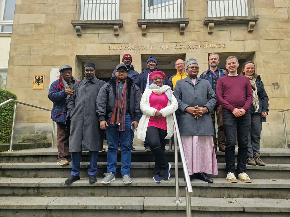 Group photo of participants.
